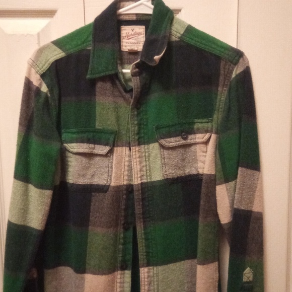 A flannel shirt - Picture 1 of 1